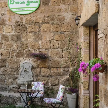Etruscan Garden Bed & Breakfast *