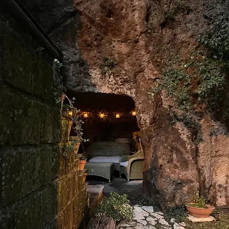 Etruscan Garden Bed & Breakfast